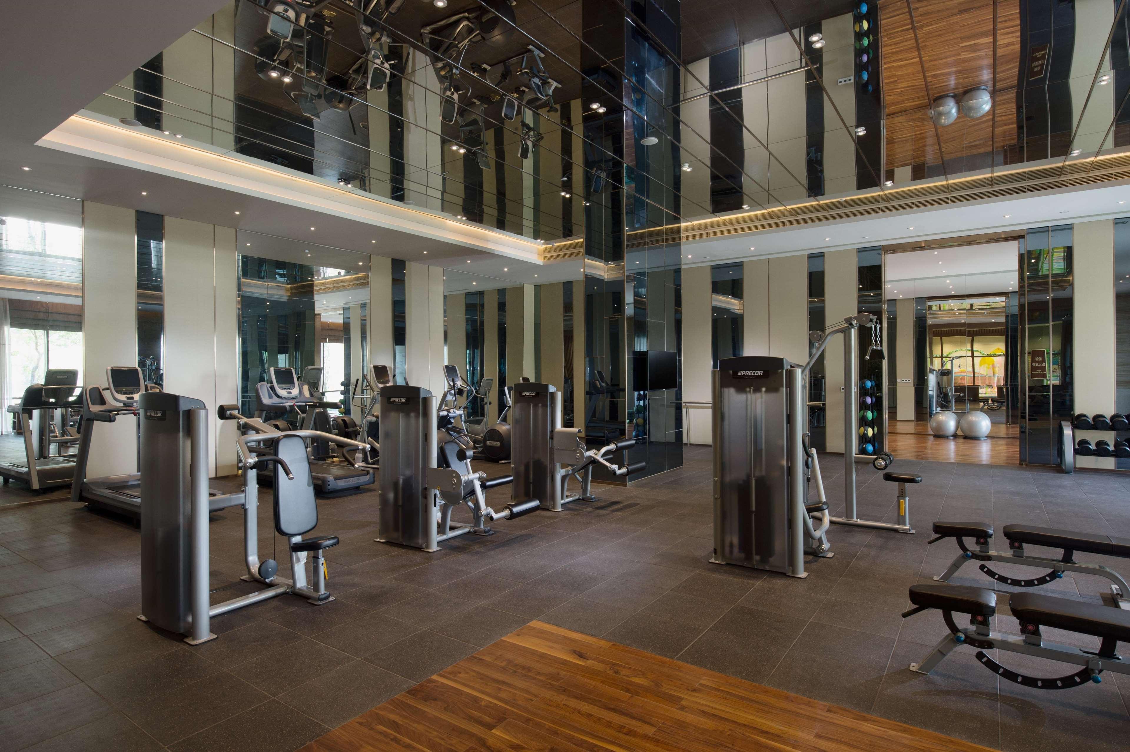 Hilton Wuhan Optics Valley Екстериор снимка