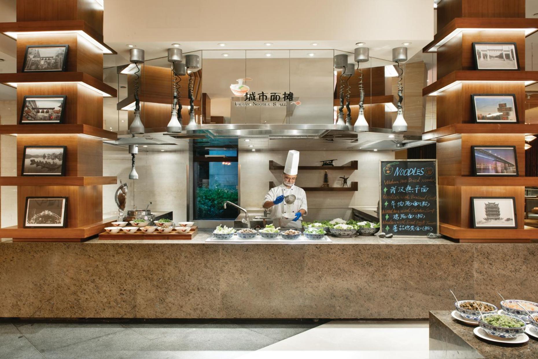 Hilton Wuhan Optics Valley Екстериор снимка