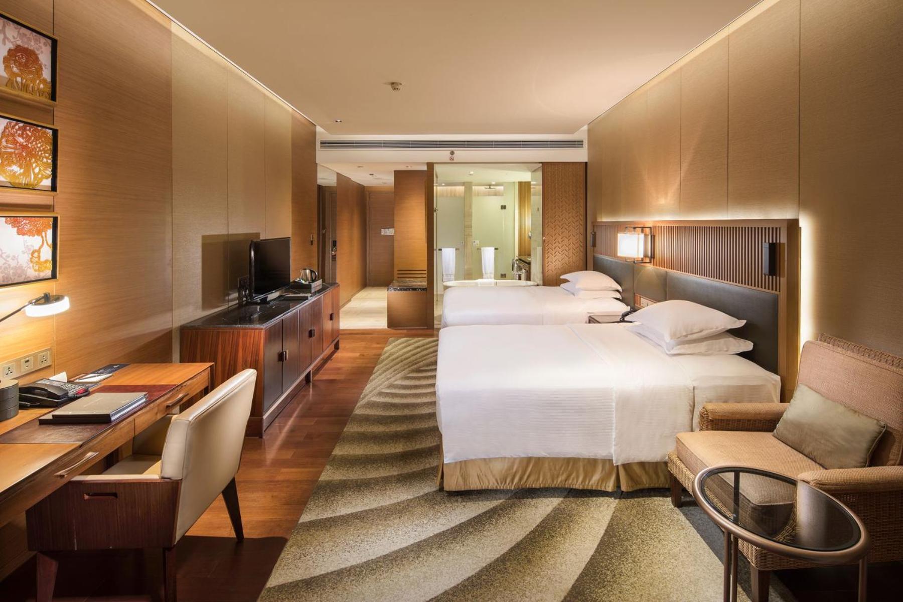 Hilton Wuhan Optics Valley Екстериор снимка