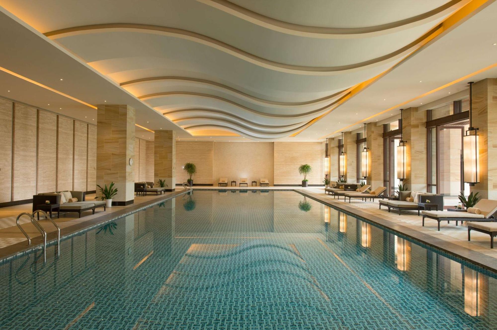 Hilton Wuhan Optics Valley Екстериор снимка