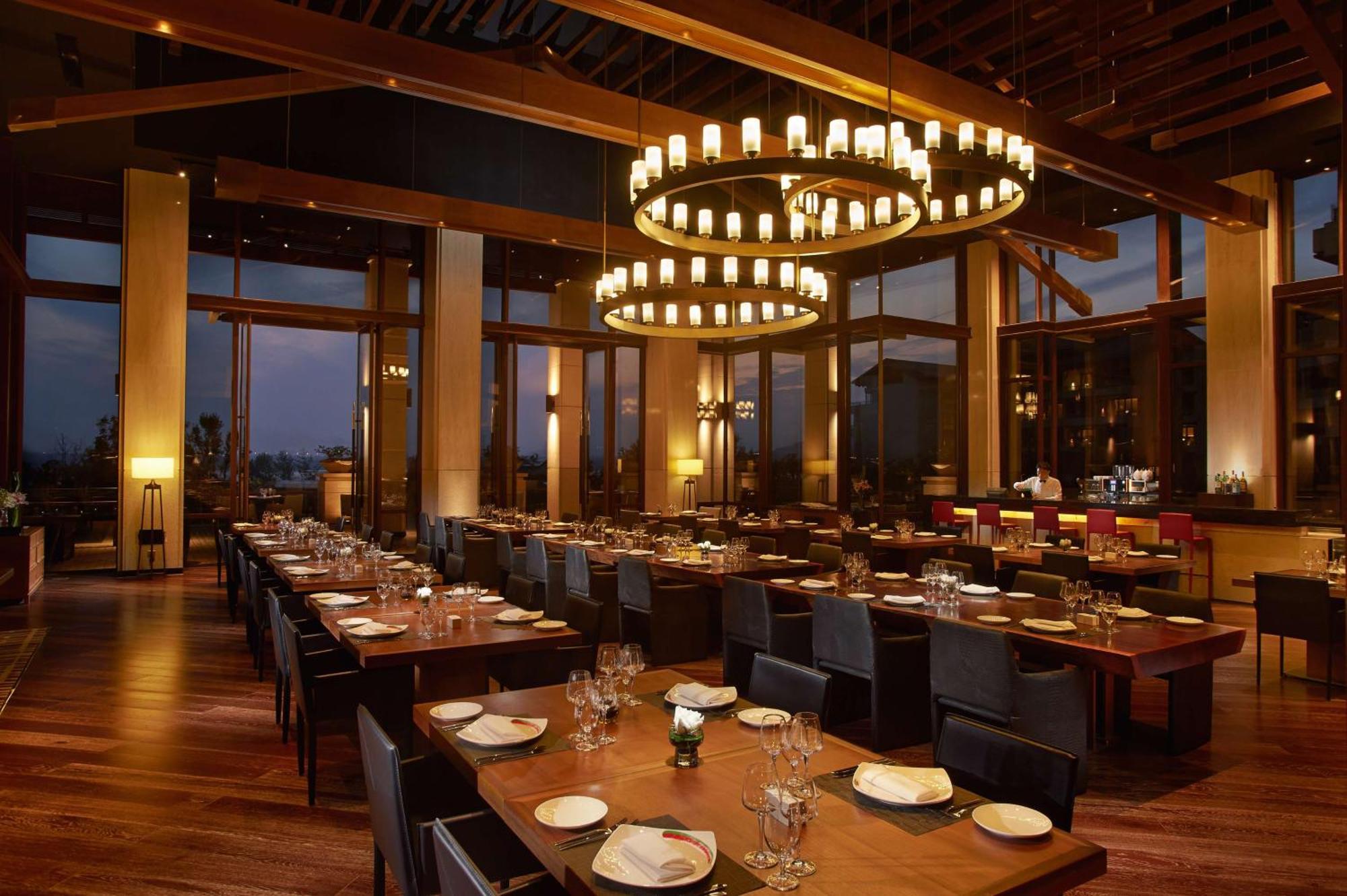 Hilton Wuhan Optics Valley Екстериор снимка