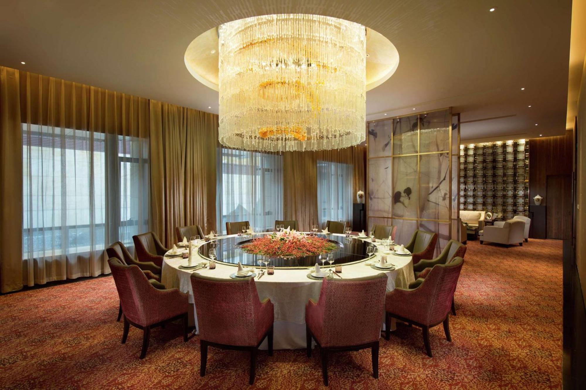Hilton Wuhan Optics Valley Екстериор снимка