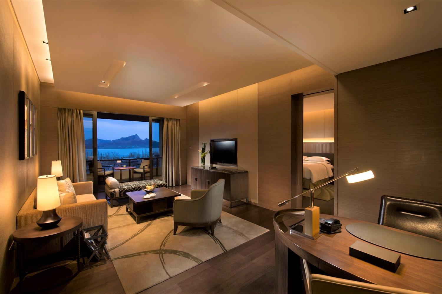 Hilton Wuhan Optics Valley Екстериор снимка