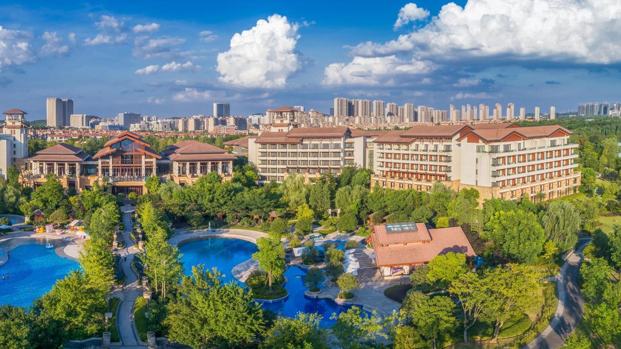 Hilton Wuhan Optics Valley Екстериор снимка
